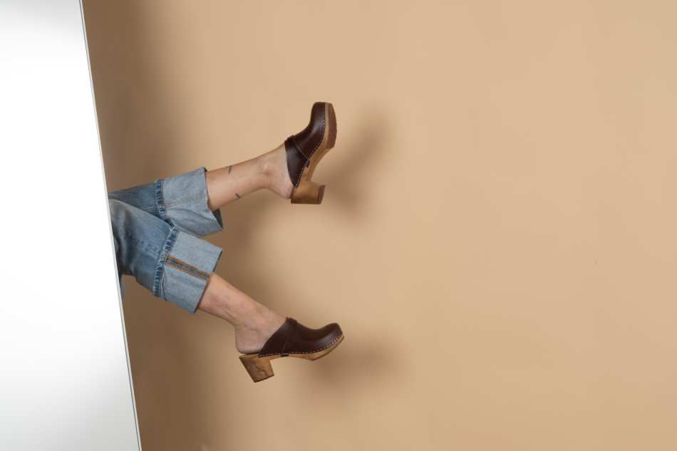 קבקבי עץ חום כהה גבוה