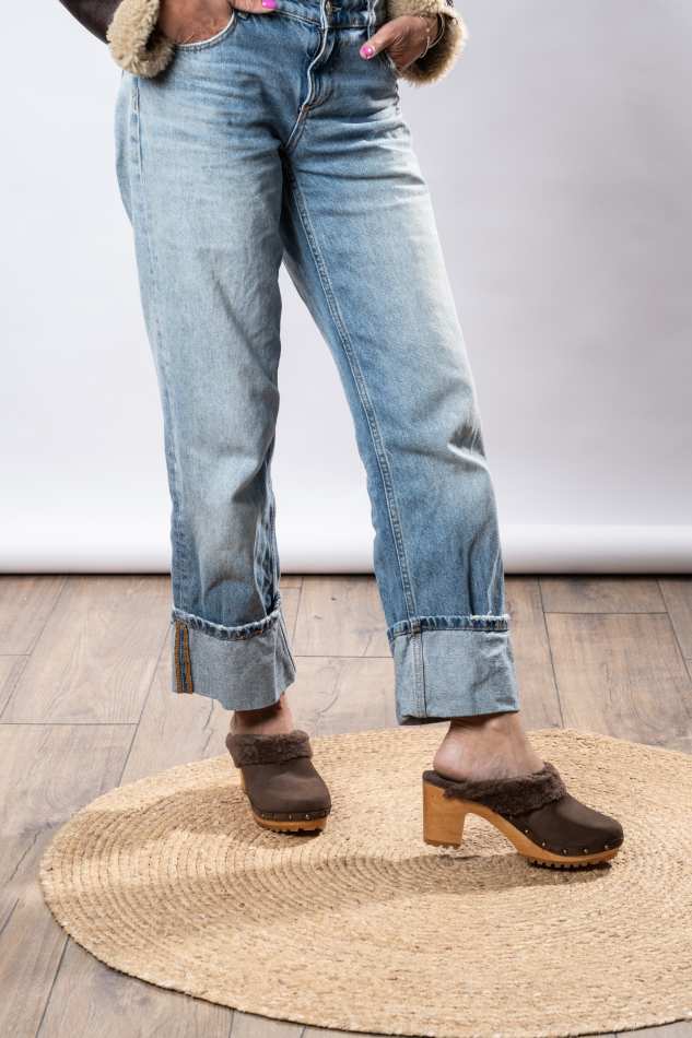 קבקבי עץ חום כהה פרווה