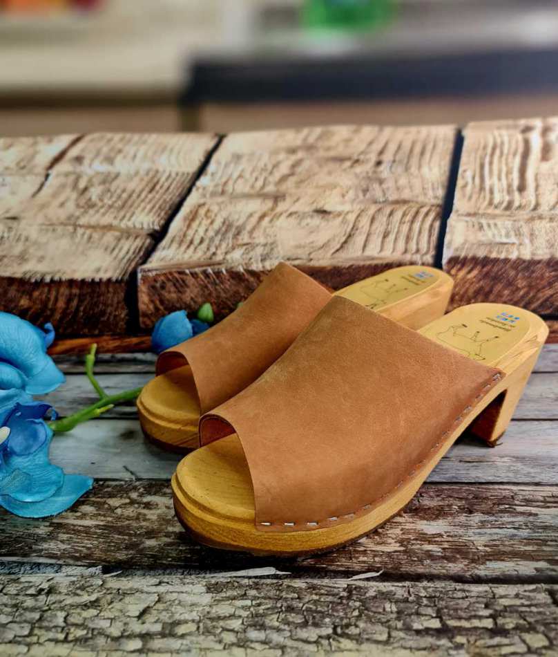 כפכפי עץ פתוחים צבע קאמל