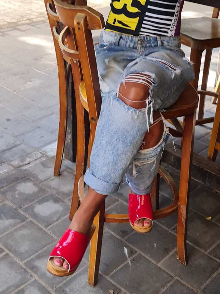 כפכפי עץ פיפ טו אדום לק