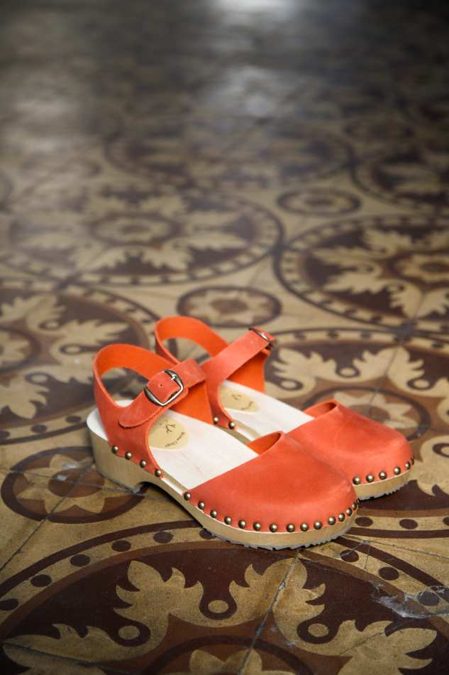 קבקבי עץ רונה בובה אדום