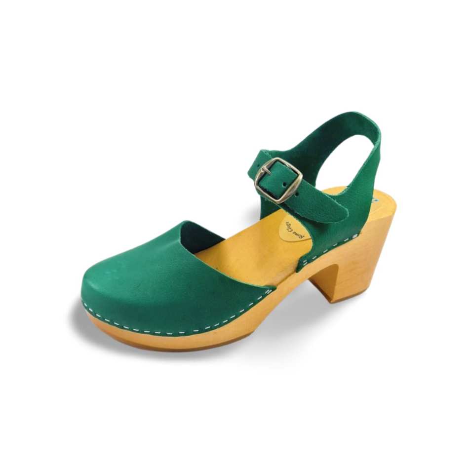 קבקבי עץ ירוק בובה