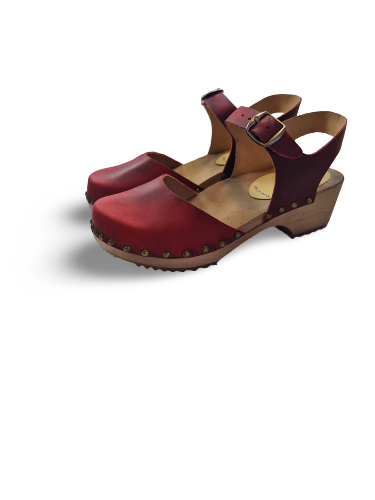 בובה אדום נמוך