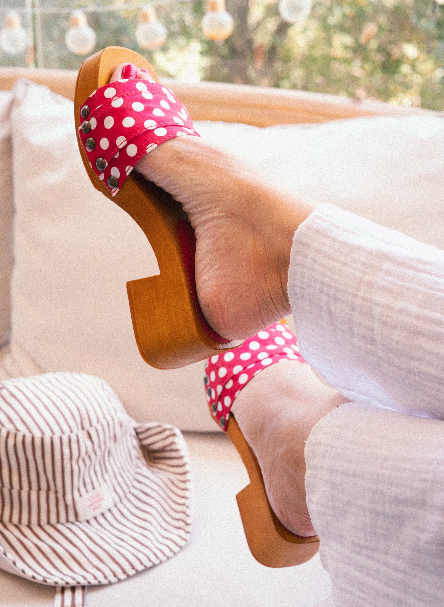 קבקבי עץ אדום נקודות פתוח לקיץ