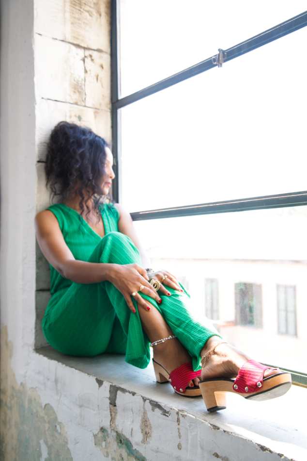 כפכפי עץ רונה בילי ורוד