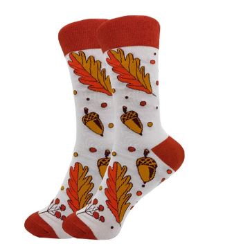 גרב אגוזים ועלי שלכת