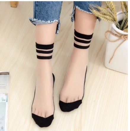 גרביים שקופים עם סיומת פסים שחורים