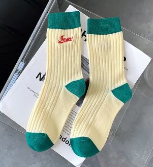 גרביים שילוב ירוק ושמנת