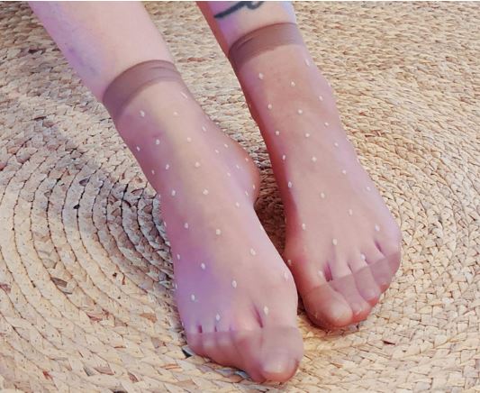 גרבים חומים נקודות קטנטנות.JPG 1