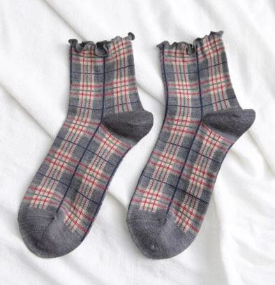 גרבים משובצים אפור ואדום