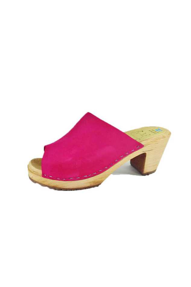 כפכפים פתוחים בצבע אדום