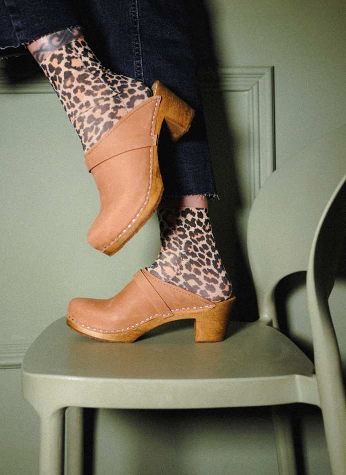 כפכפי-עץ-קאמל-גבוה-2_optimized