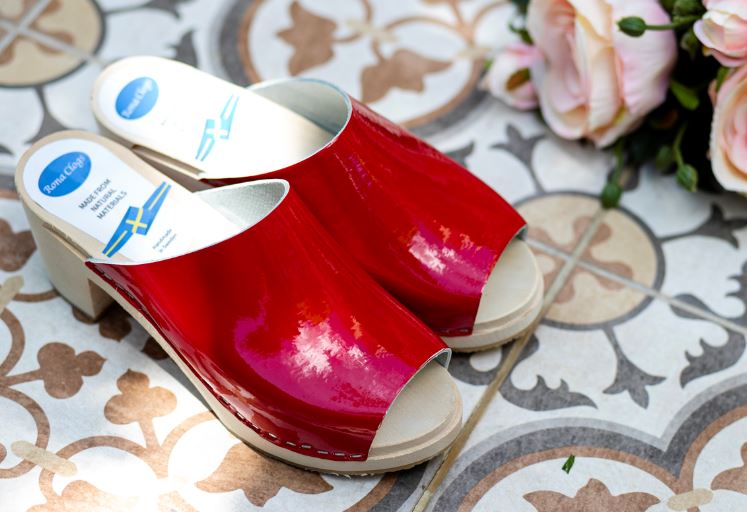 כפכפים שוודים אדום לק