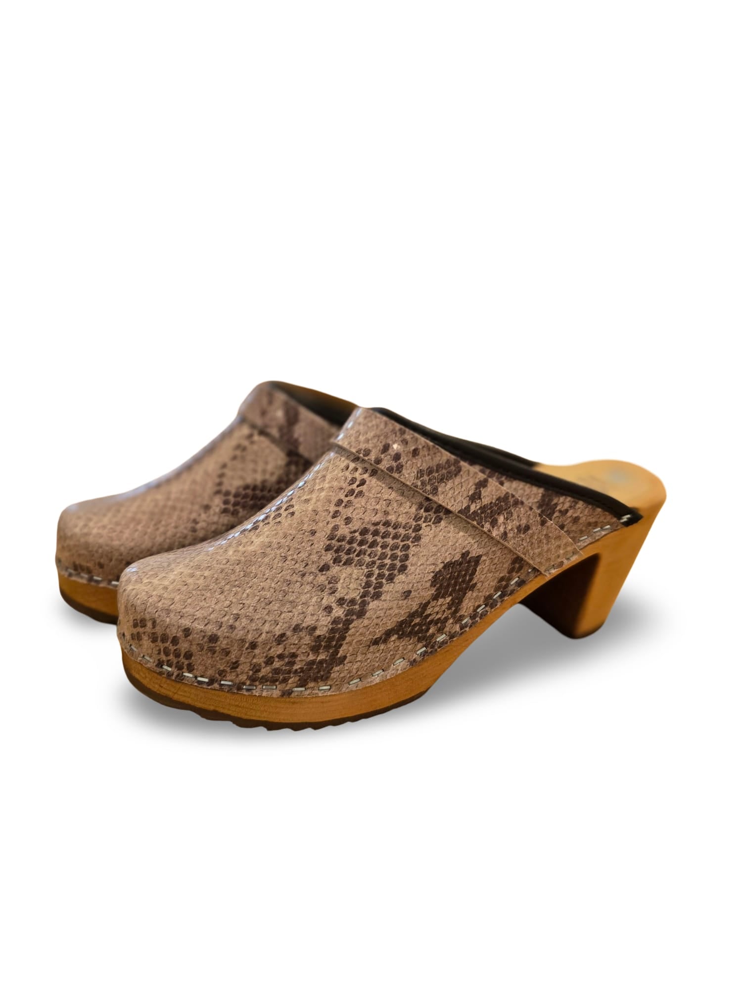 כפכפי עץ נחש גבוה