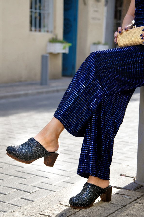 קבקבי עץ שחור נוצץ