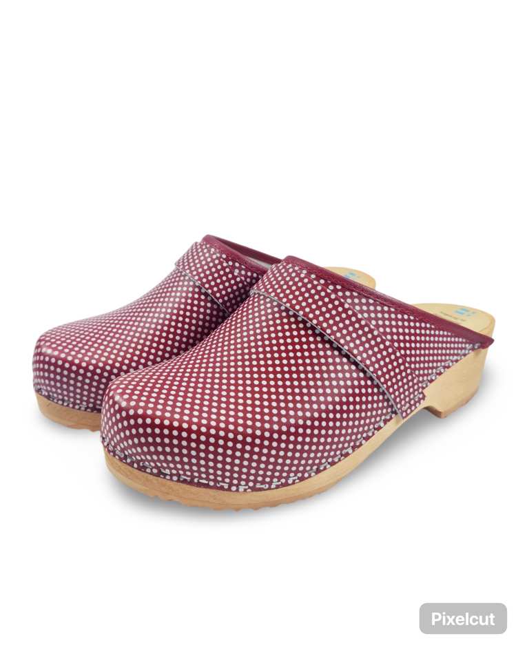 קבקבי עץ אדום נקודות