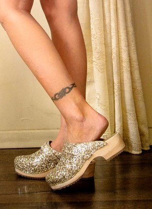 קבקבים נוצצים זהב