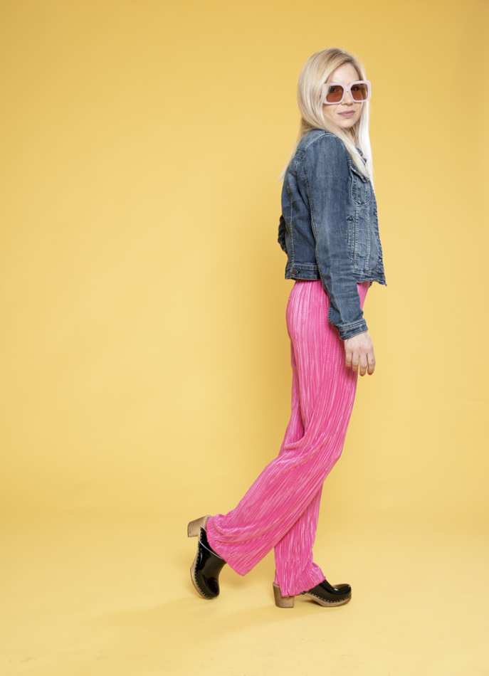 כפכפי עץ רונה שחור לק