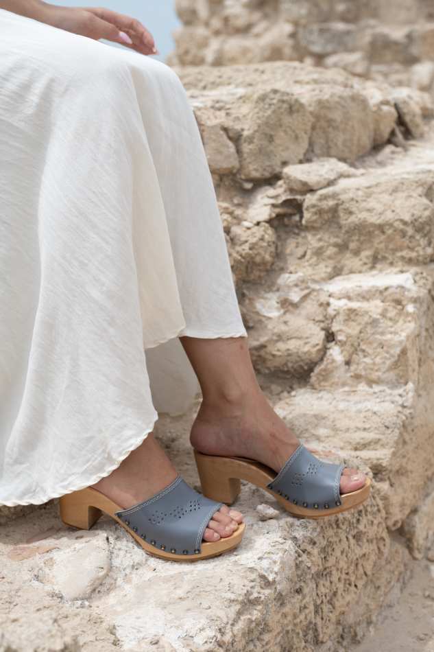 כפכפי קיץ קבקבי העץ של רונה