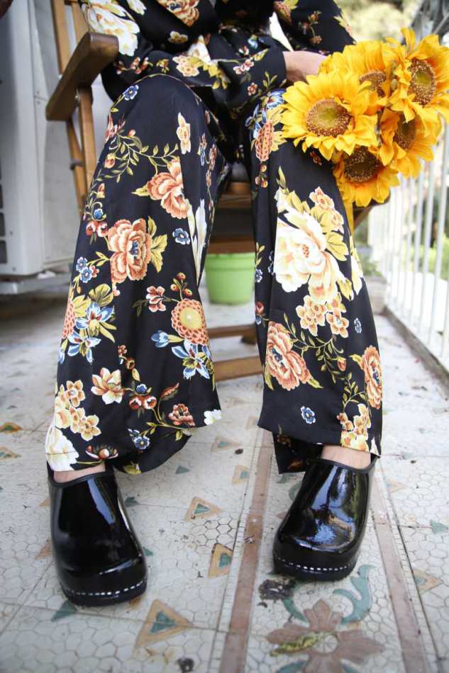 קבקבי עץ סגורים שחור לק דגם קרולינה