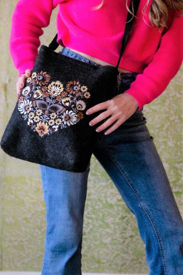 תיק פרחים רקומים קטן