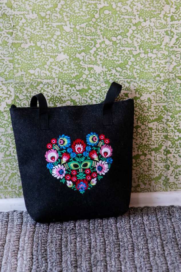 תיק רקום פרחים ירוק וכחול