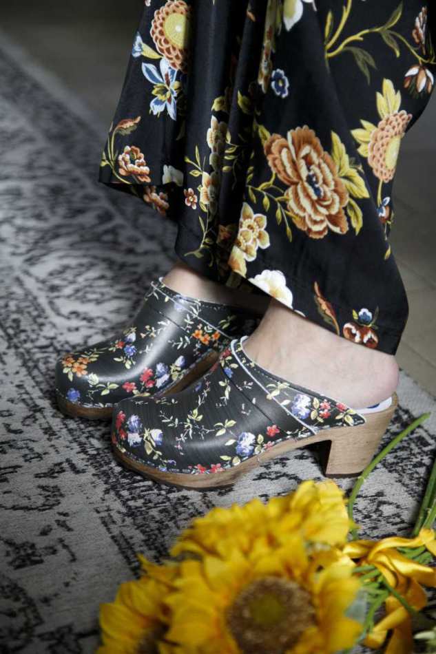 קבקבי עץ פרחוניים RONA CLOGS