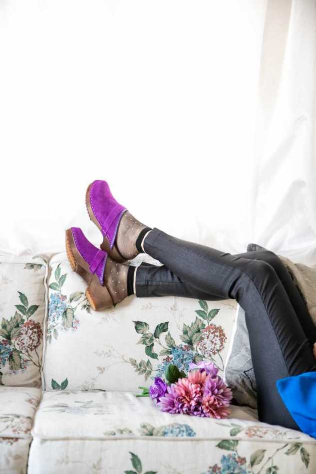 כפכפי עץ סגולים