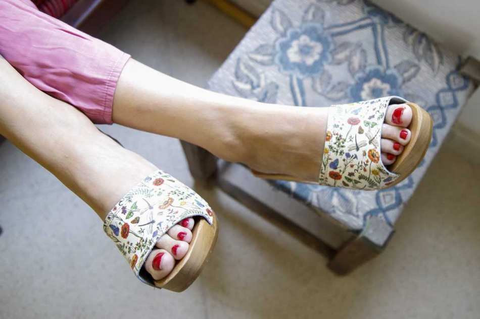 קבקבי העץ של רונה RONA CLOGS