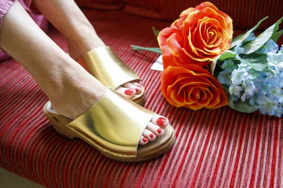 rona clogs קבקבי פיפ טו זהב