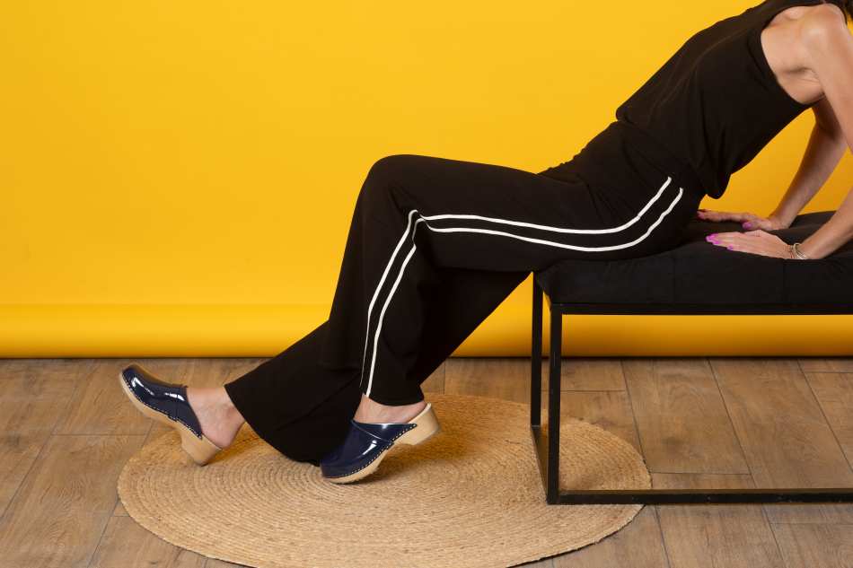 כפכפי עץ כחול לק