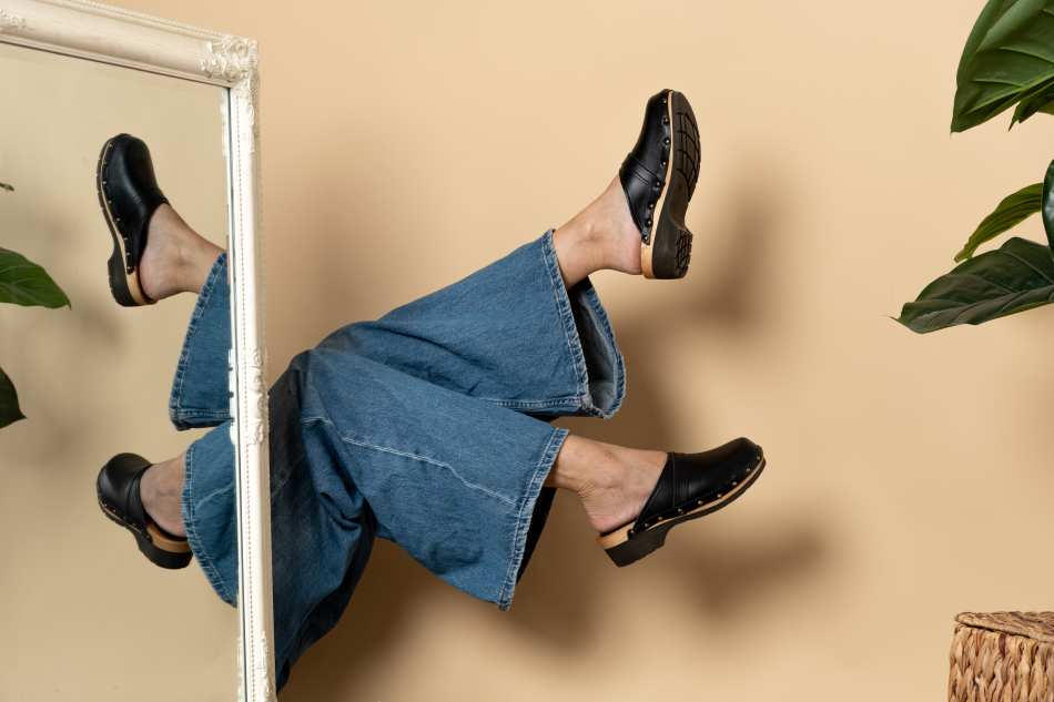 קבקבי עץ שחור ניטים