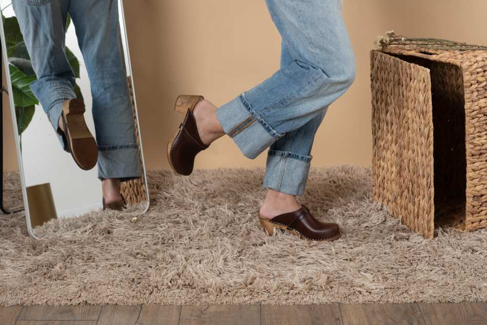 קבקבי עץ חום כהה גבוה