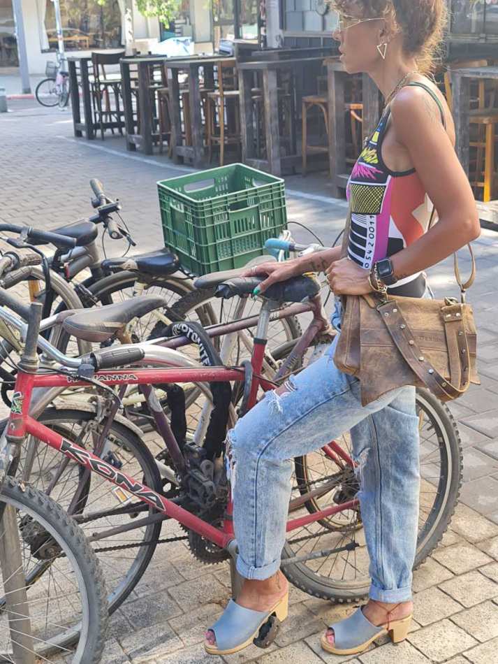 כפכפי עץ פתוחים בצבע אפור פיפ טו