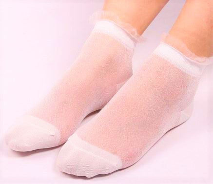 גרבים נוצצים לבנים