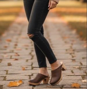 כפכפי העץ של רונה