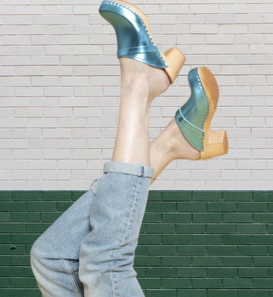 כחול מטאלי כפכפים