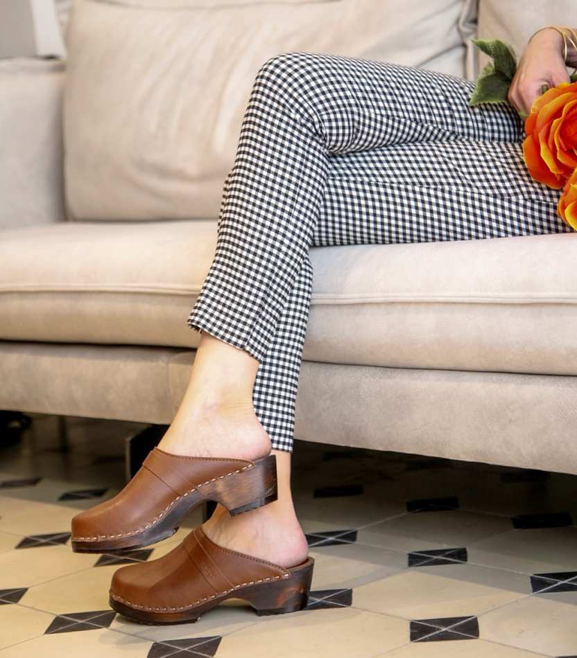 כפכפים טבעוניים בצבע חום