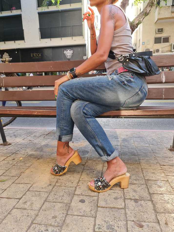 כפכפי עץ פרחוני דגם קייט