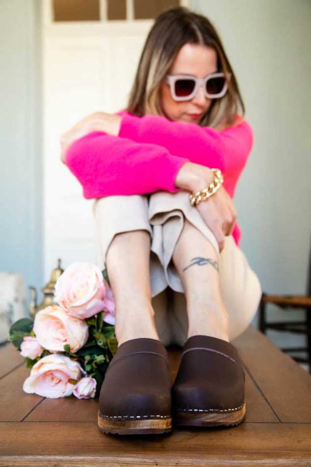 כפכפי עץ רונה חום כהה כמו פעם