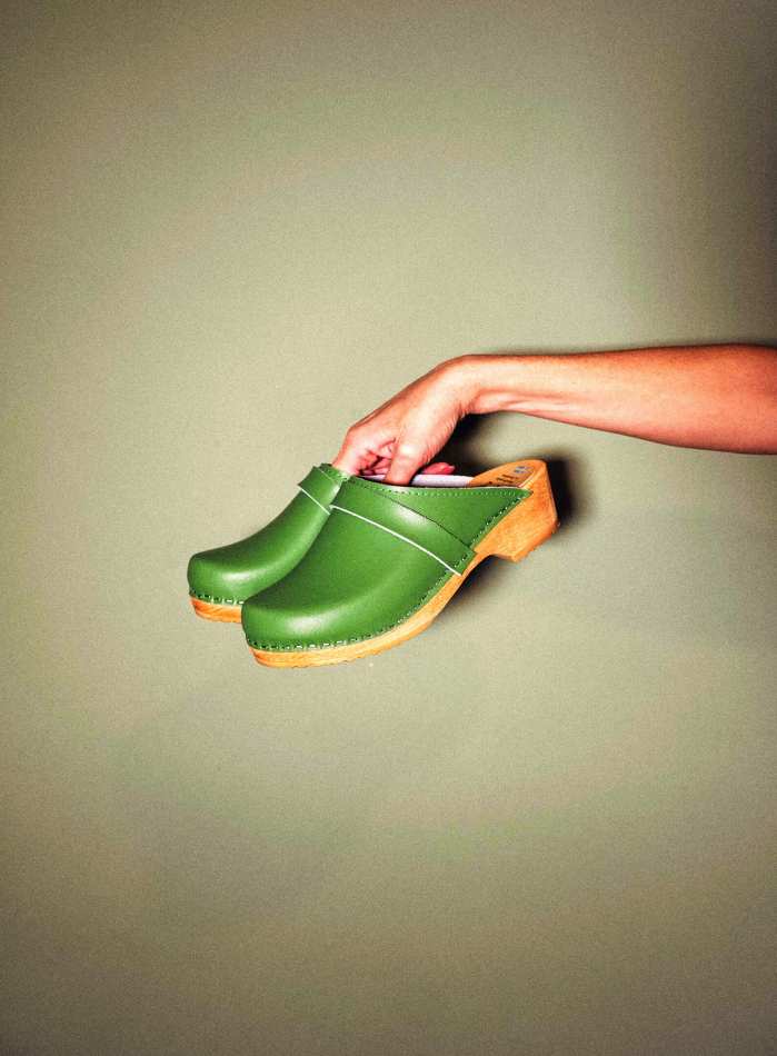 כפכפי עץ ירוק פיסטוק