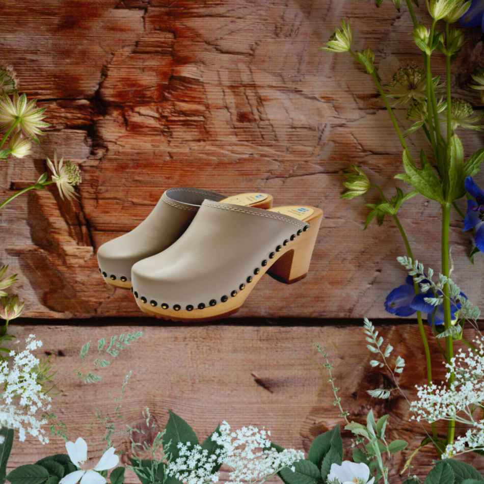 כפכפי עץ מילנה בז