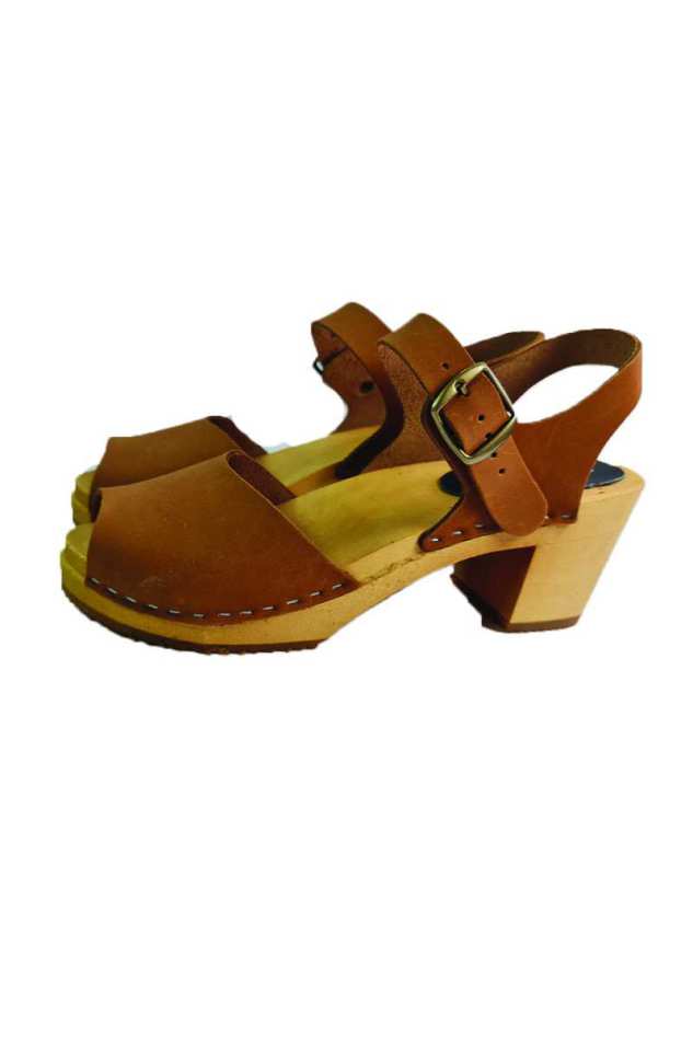 סנדל בצבע קאמל