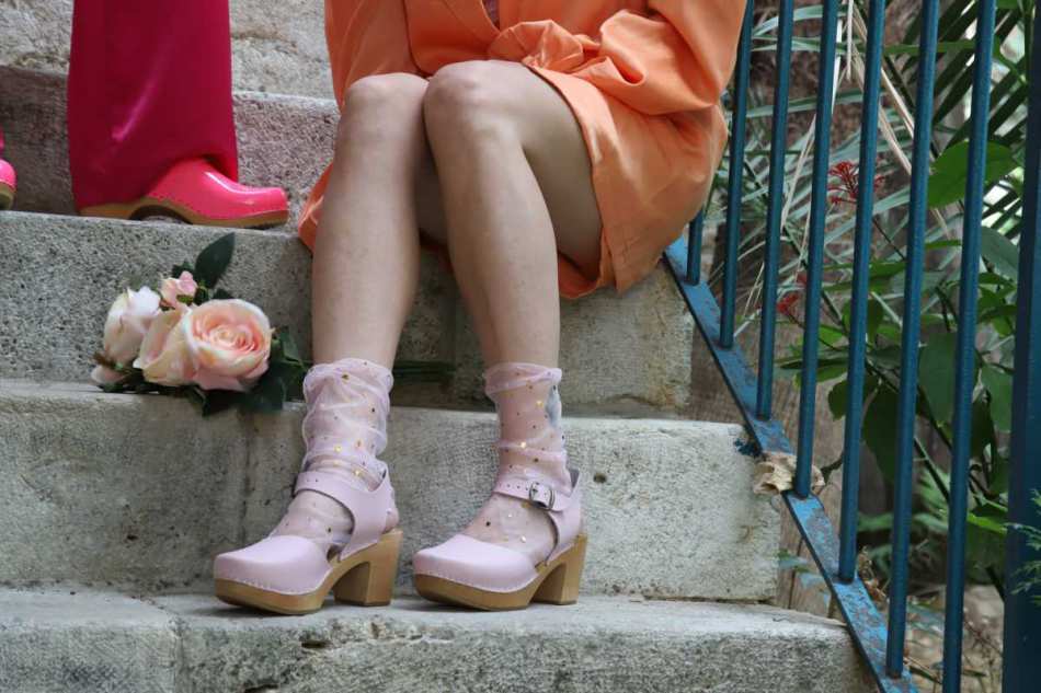 קבקבי עץ בובה ורוד