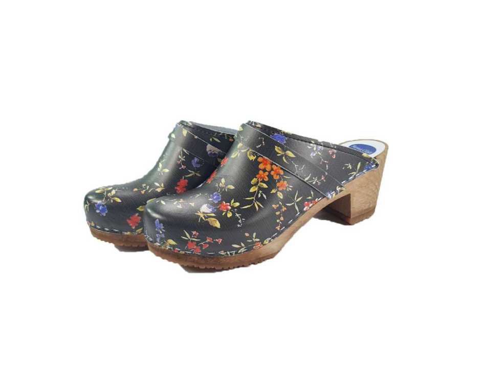 קבקבי עץ פרחונים