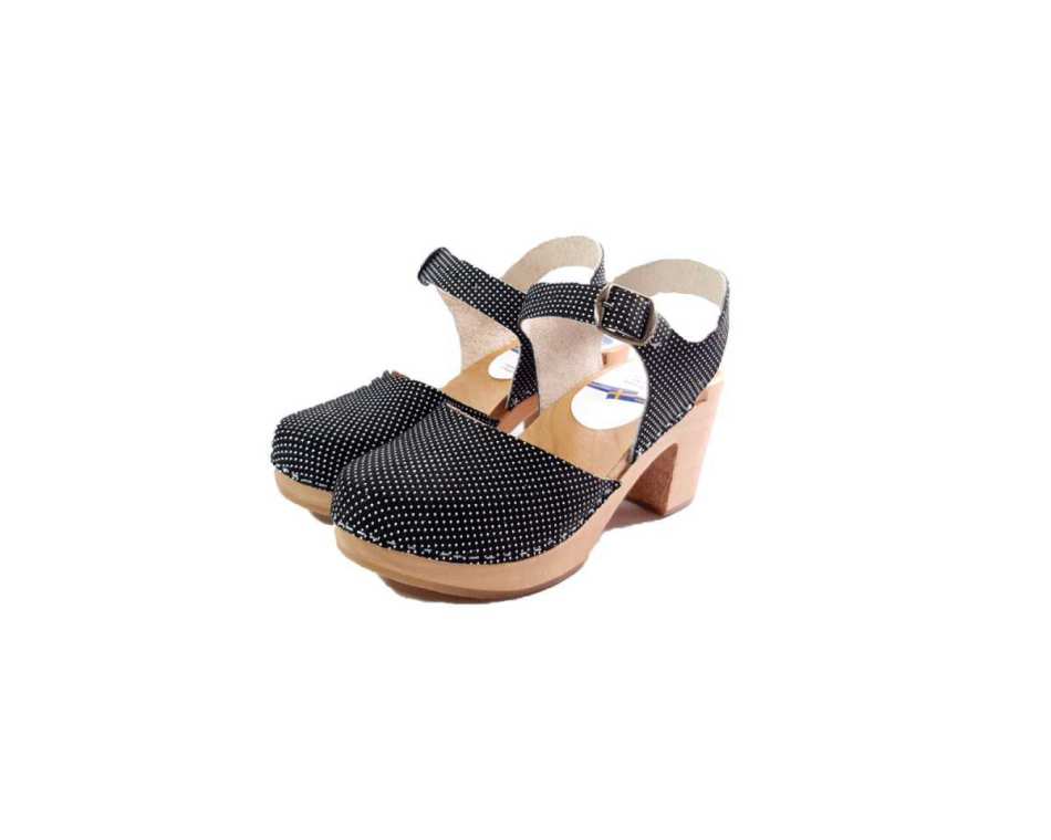 קבקבי עץ בובה שחור עם נקודות