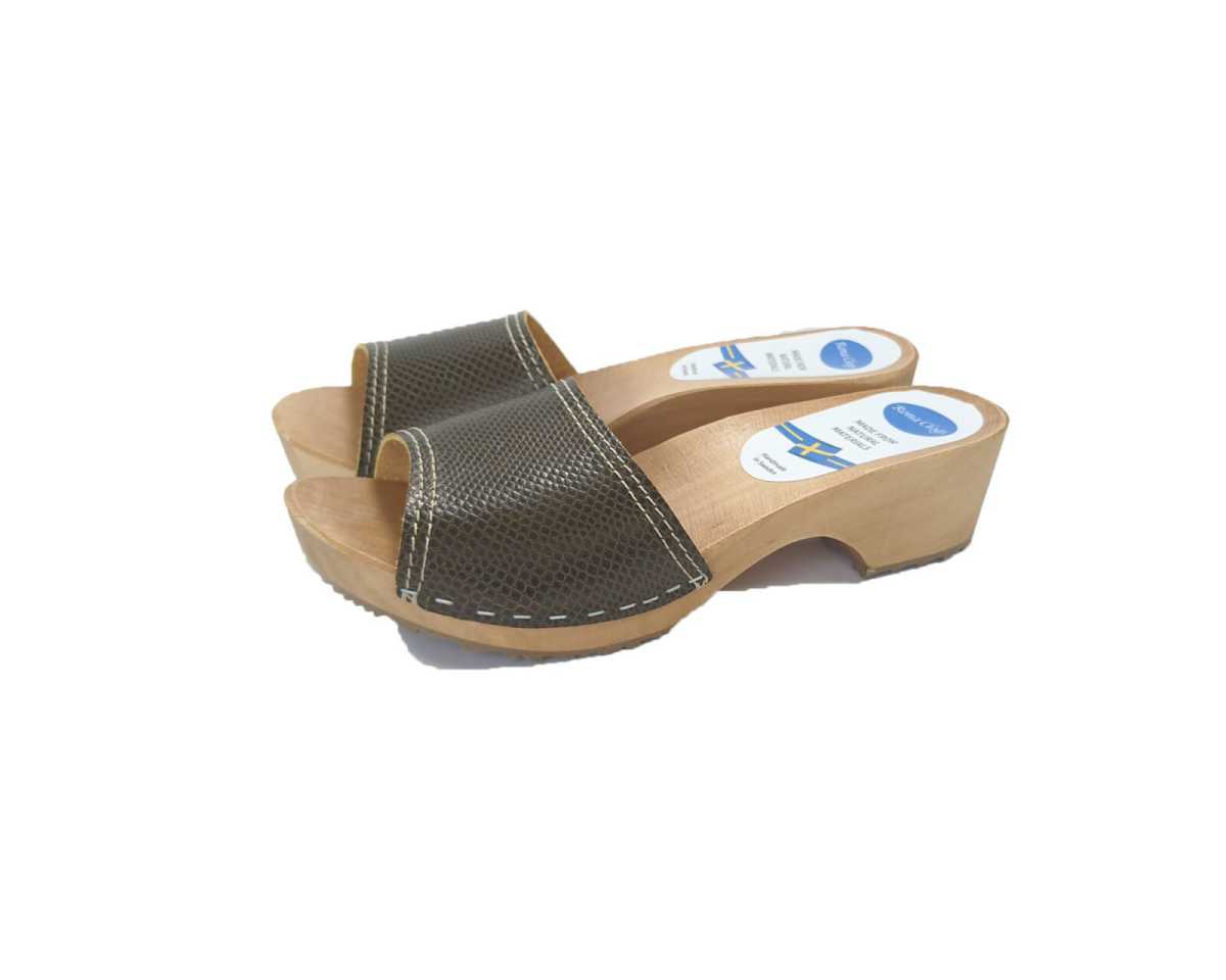 קבקבי עץ חום נחש