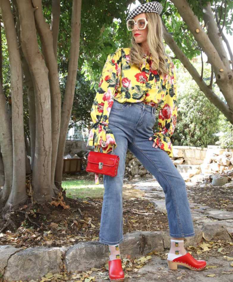 קבקבים אדומים עם ניטים