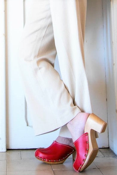 קבקבי עץ אדומים עם תפר אסטלה אדום