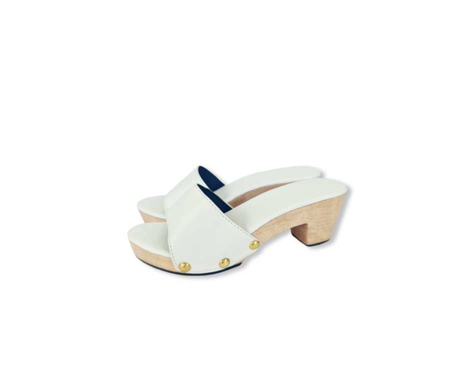 כפכפי עץ בילי לבן